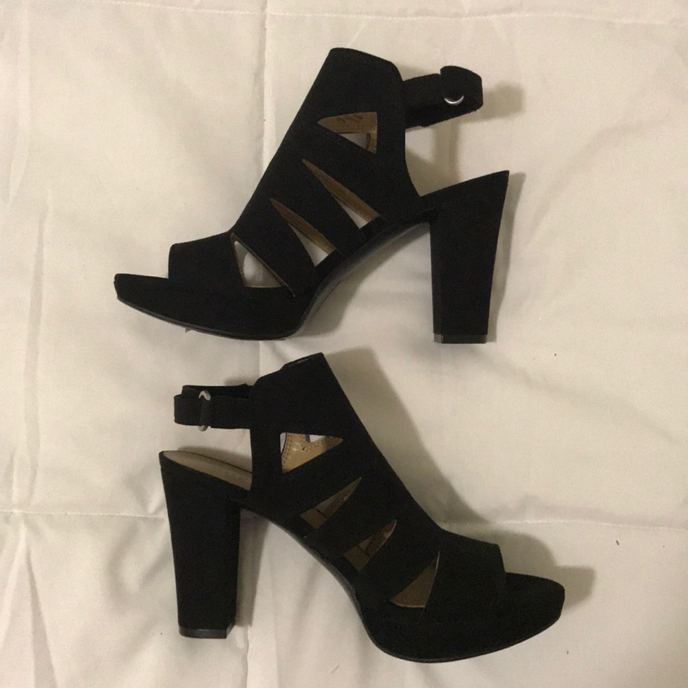 Never been worn Black suede Heels